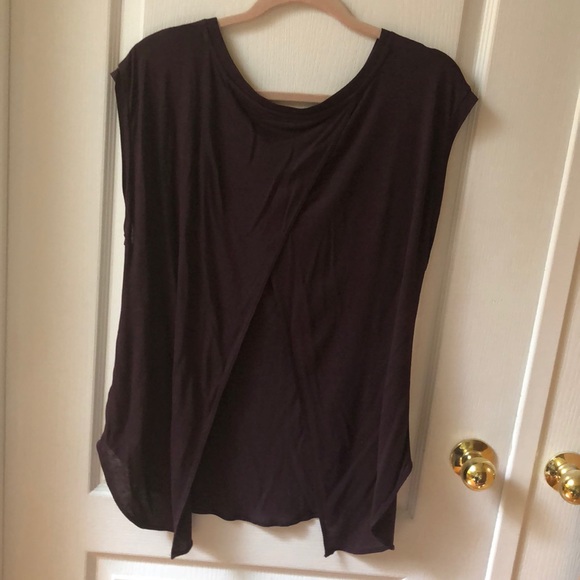 Aritzia burgundy wilfred t-shirt - Picture 2 of 3